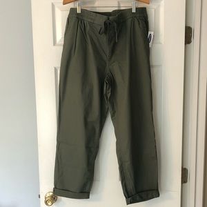 NWT Old Navy Capri Pants Size 14